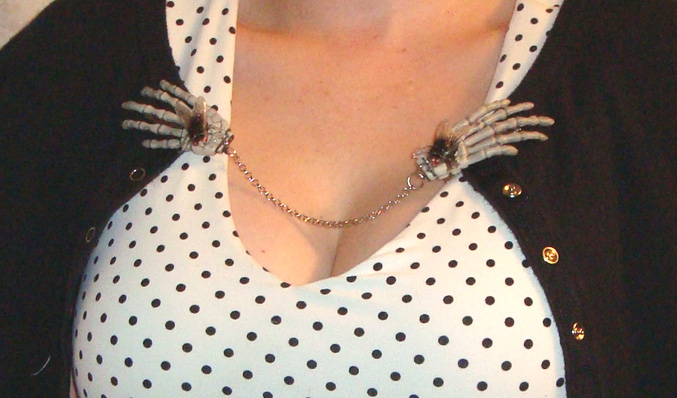 SKELETON HAND SWEATER CHAINS